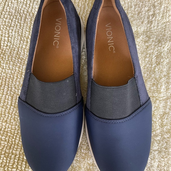 Vionic Navy Blue Flats - Picture 1 of 10